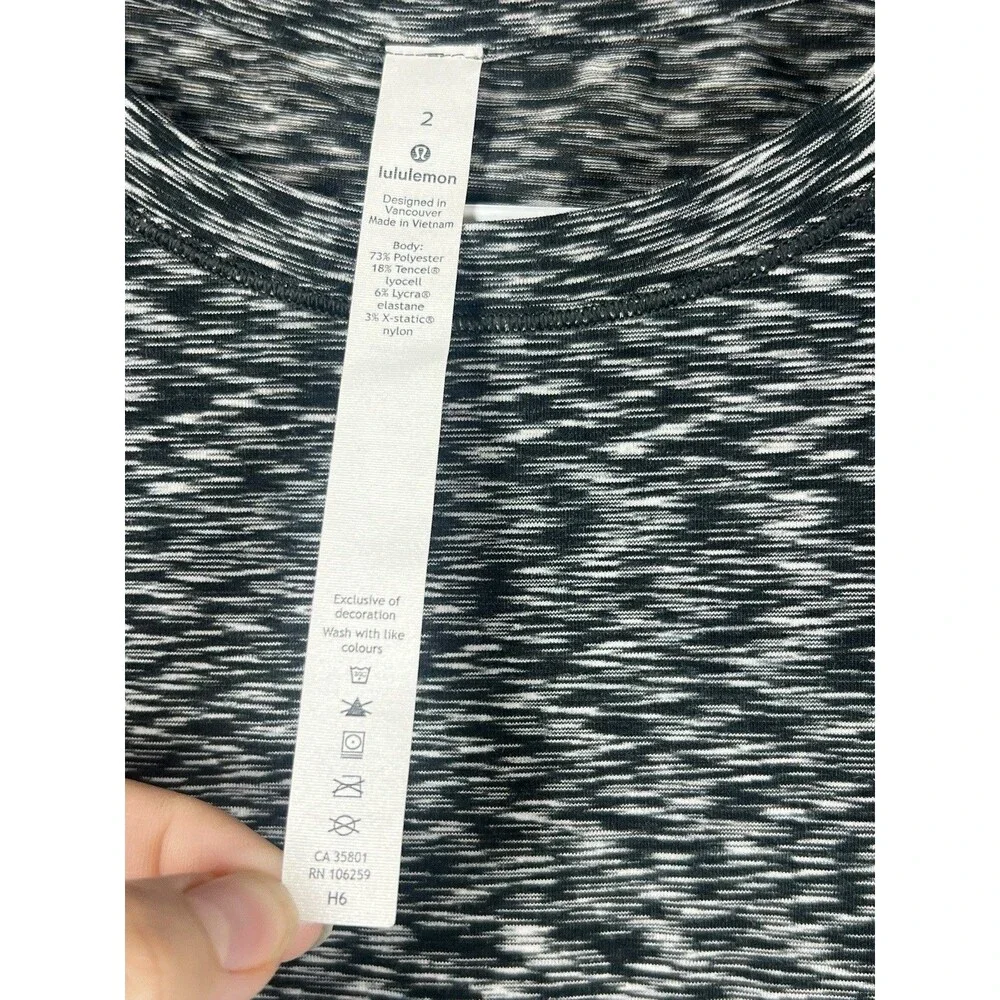 Lululemon Shirt Women's 2 Make Miles Count‎ Spaced Out Space Dye Black White Tee